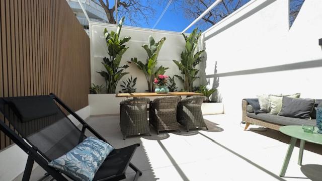 Center Beachfront With Private Patio Apartment